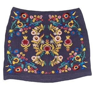 Umgee NWT Embroidered Altar’d state gray mini skirt, colorful boho design, MED